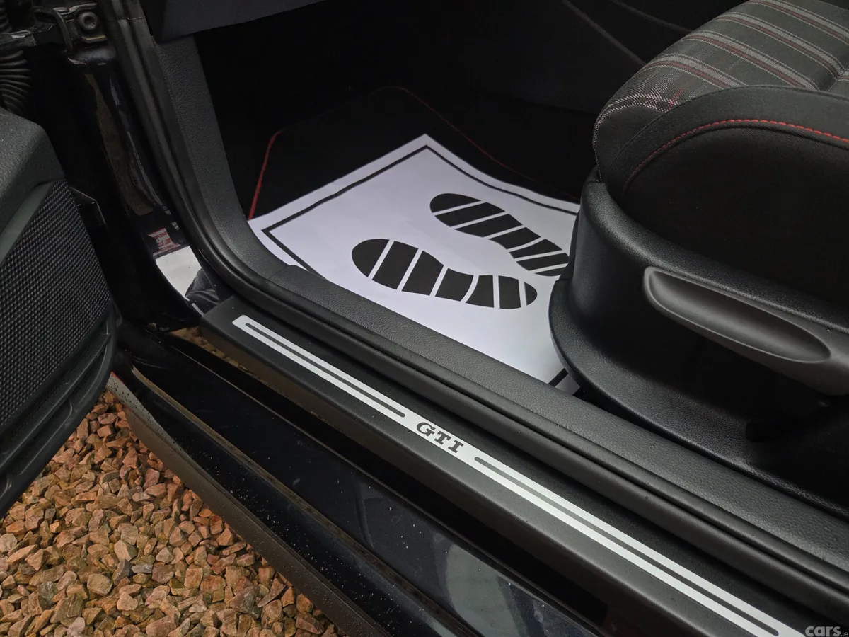 Volkswagen Polo Hatchback, Petrol, 2012, Black