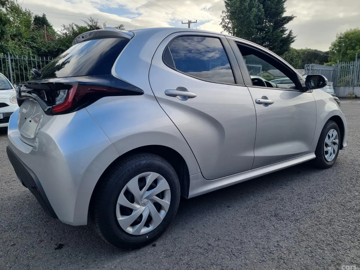 Toyota Yaris Saloon, Petrol Hybrid, 2021, Silver