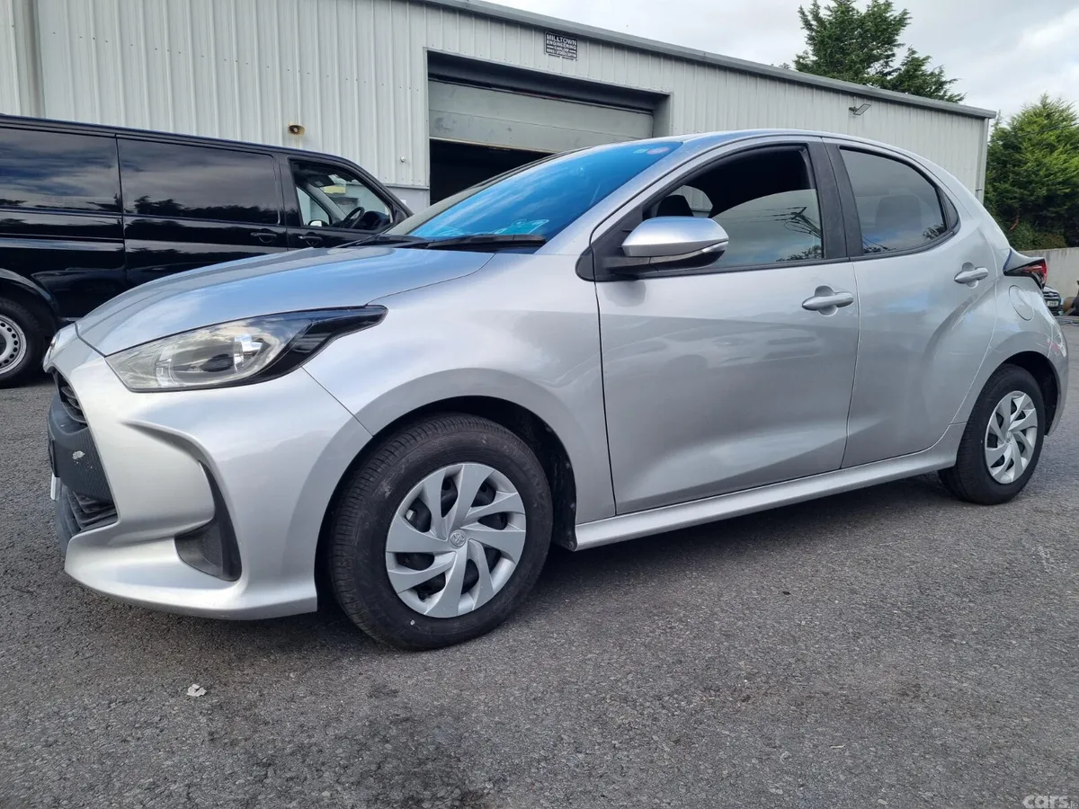 Toyota Yaris Saloon, Petrol Hybrid, 2021, Silver
