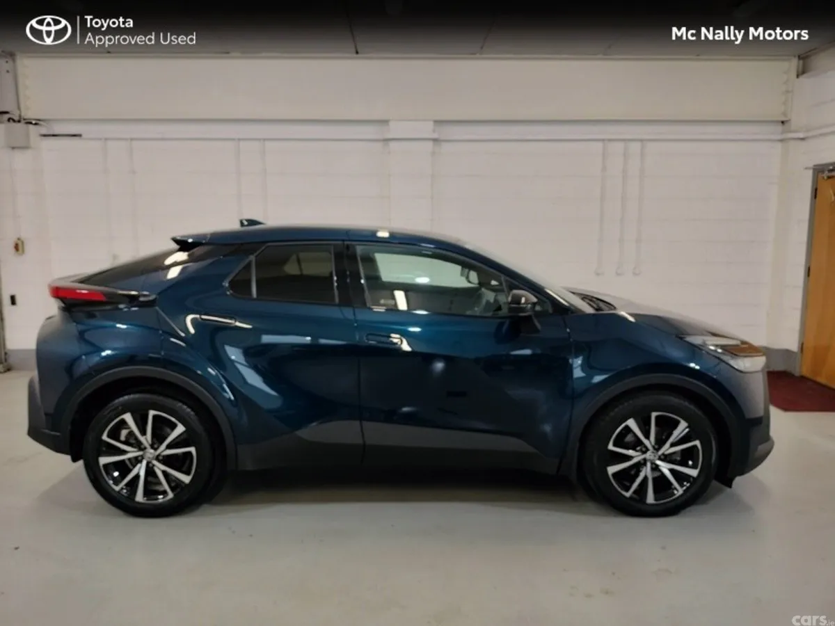 Toyota C-HR SUV, Petrol Hybrid, 2024, Blue