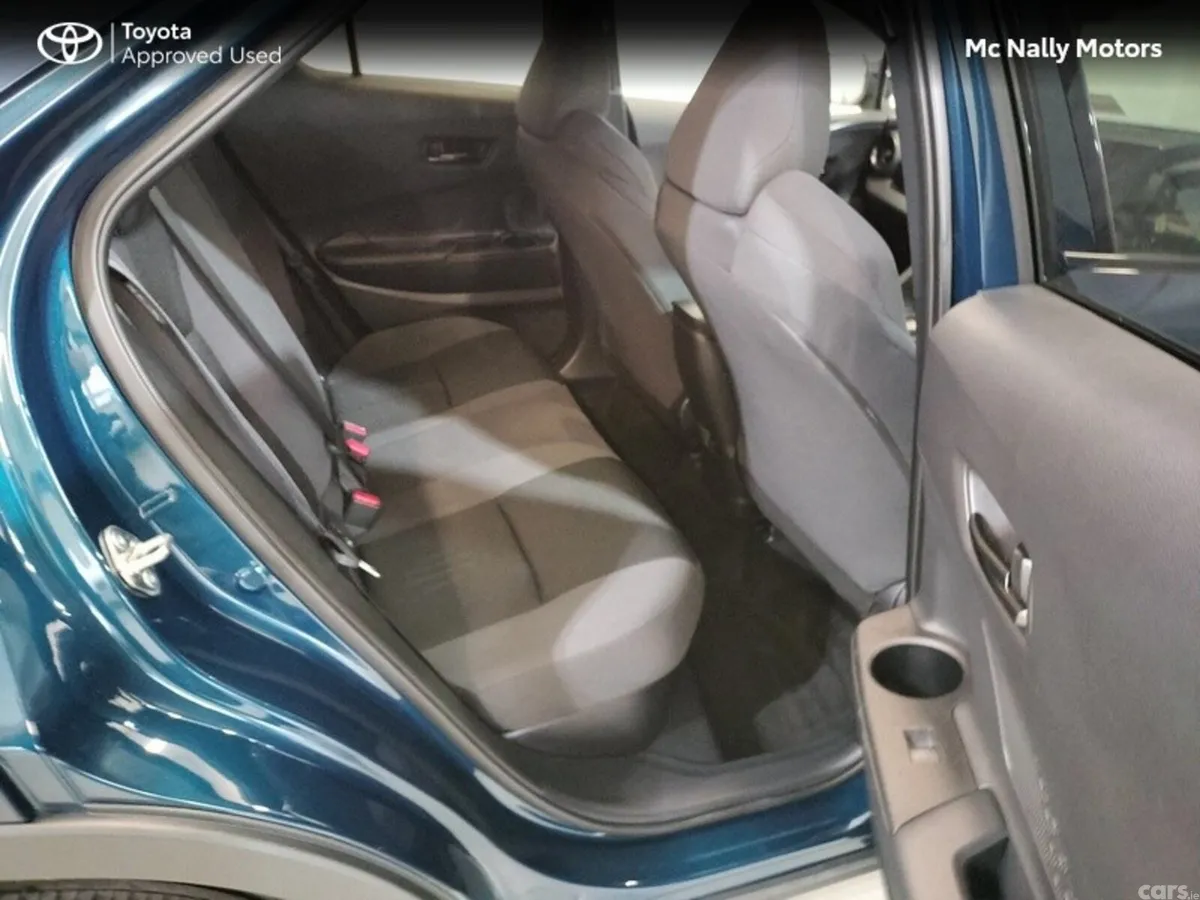 Toyota C-HR SUV, Petrol Hybrid, 2024, Blue