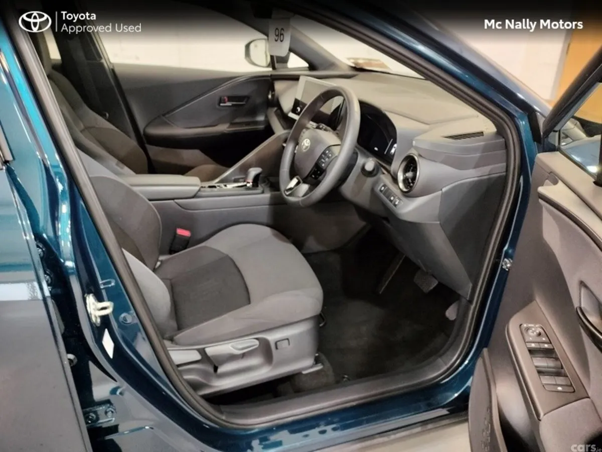 Toyota C-HR SUV, Petrol Hybrid, 2024, Blue