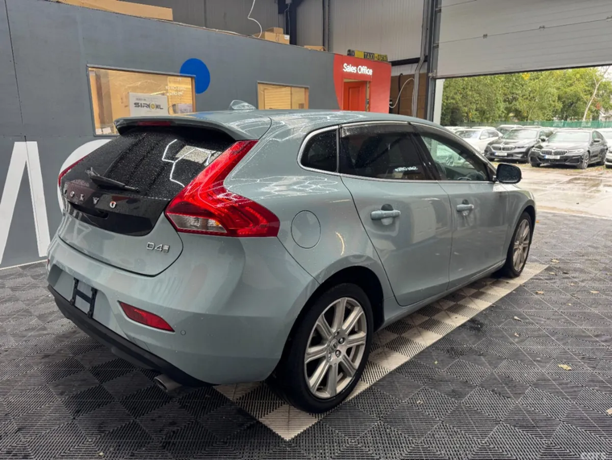 Volvo V40 Estate, Diesel, 2017, Blue