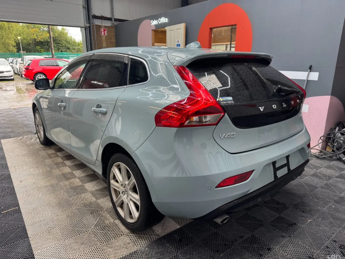 Volvo V40 Estate, Diesel, 2017, Blue