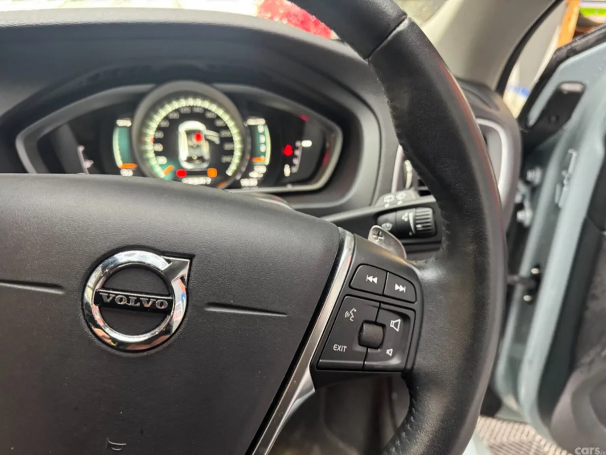 Volvo V40 Estate, Diesel, 2017, Blue