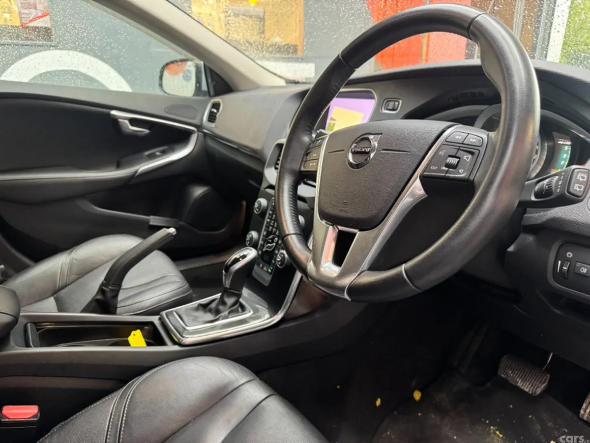 Volvo V40 Estate, Diesel, 2017, Blue
