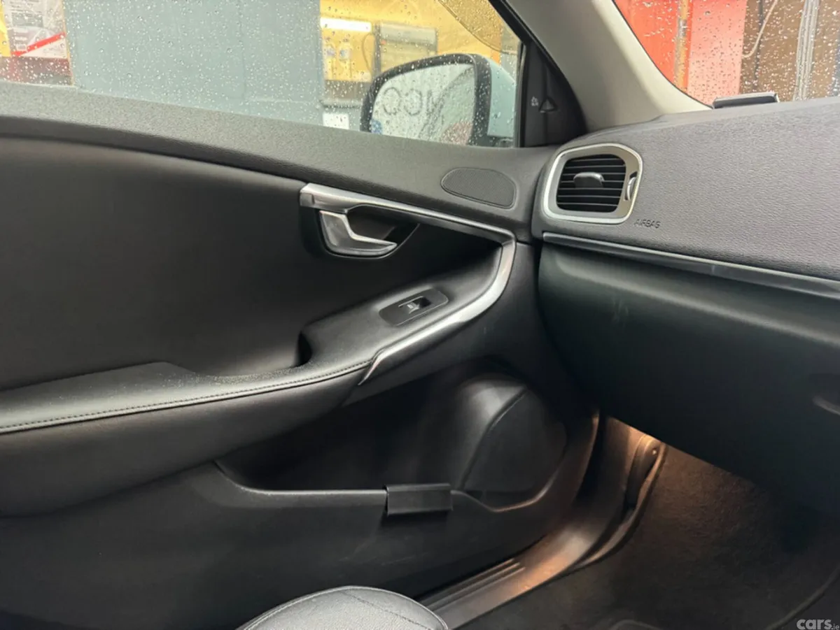 Volvo V40 Estate, Diesel, 2017, Blue