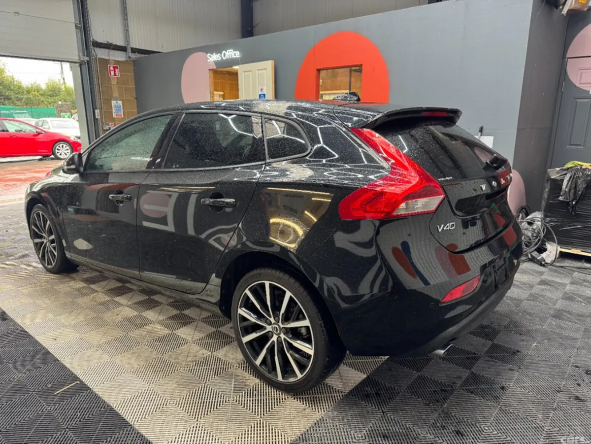 Volvo V40 Estate, Diesel, 2017, Black
