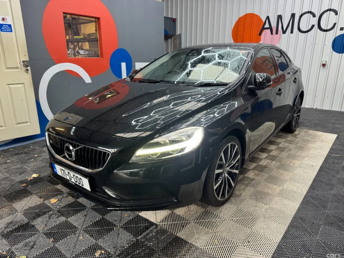 Volvo V40 Estate, Diesel, 2017, Black
