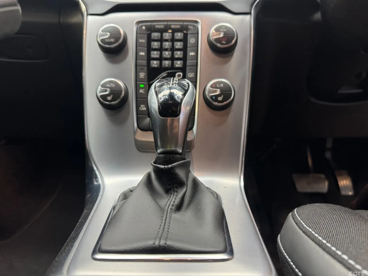 Volvo V40 Estate, Diesel, 2017, Black