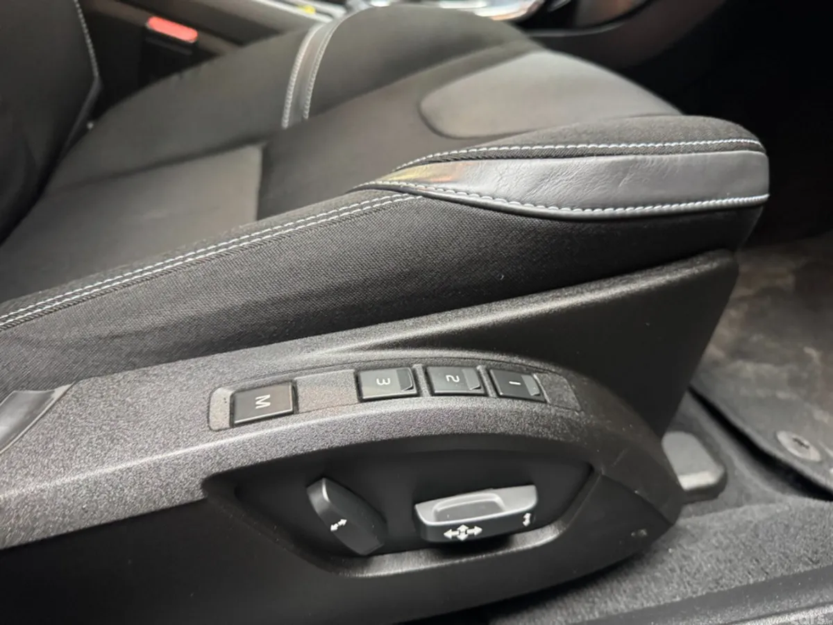 Volvo V40 Estate, Diesel, 2017, Black