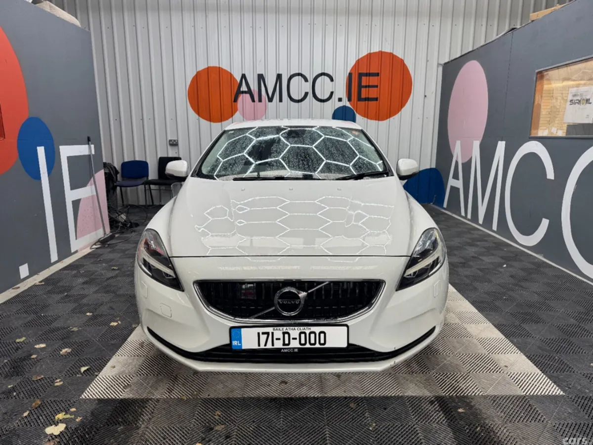Volvo V40 Estate, Diesel, 2017, White
