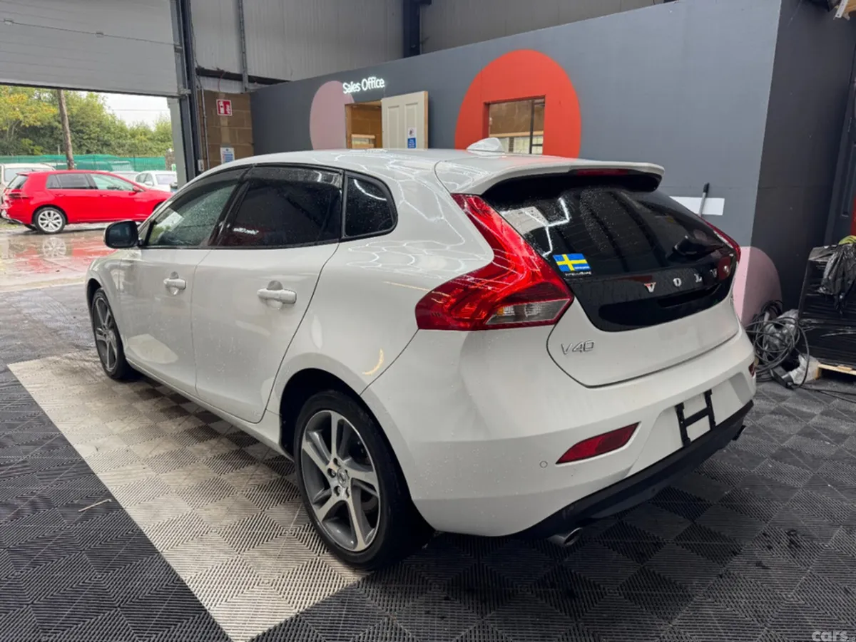 Volvo V40 Estate, Diesel, 2017, White