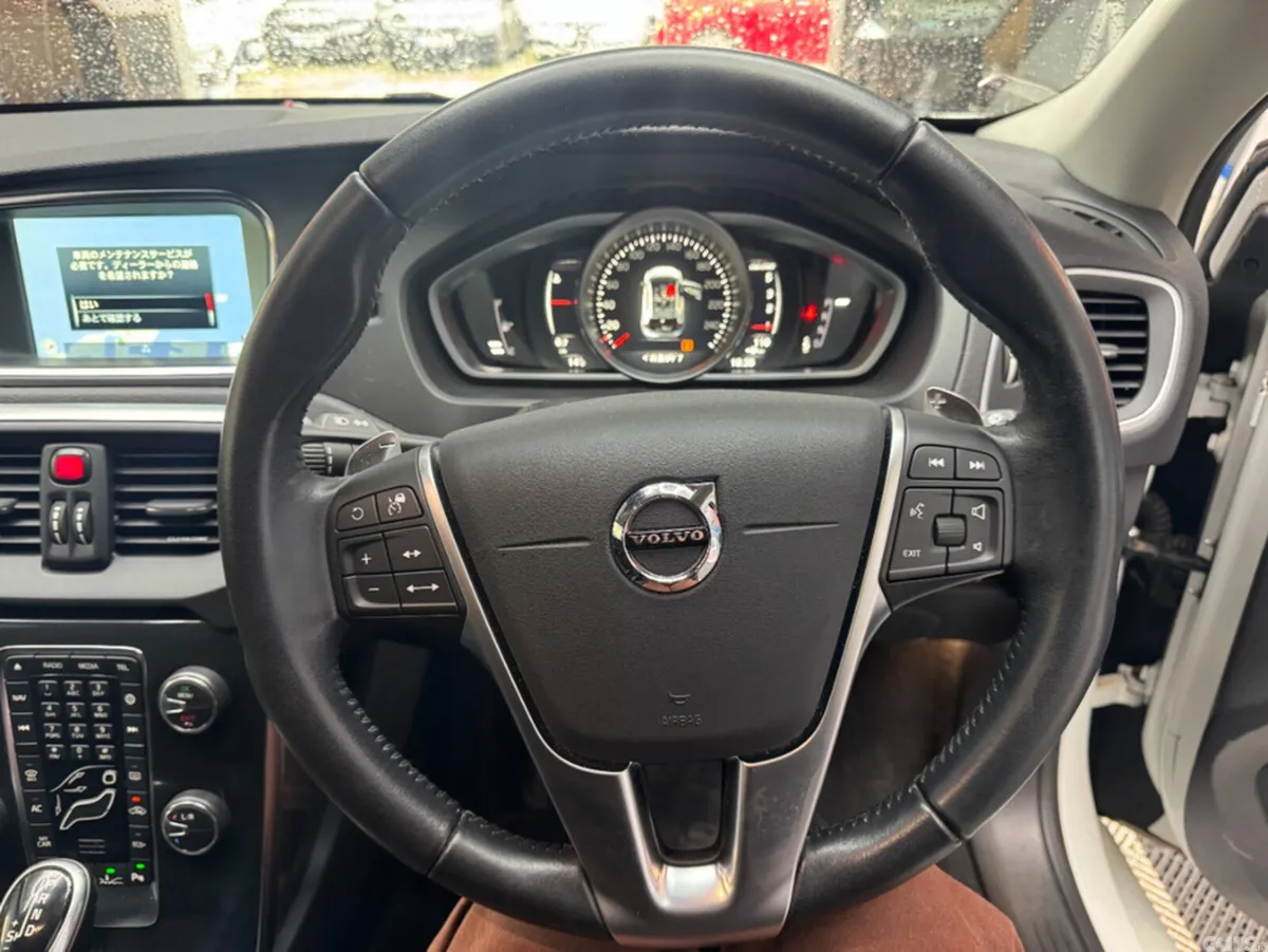 Volvo V40 Estate, Diesel, 2017, White