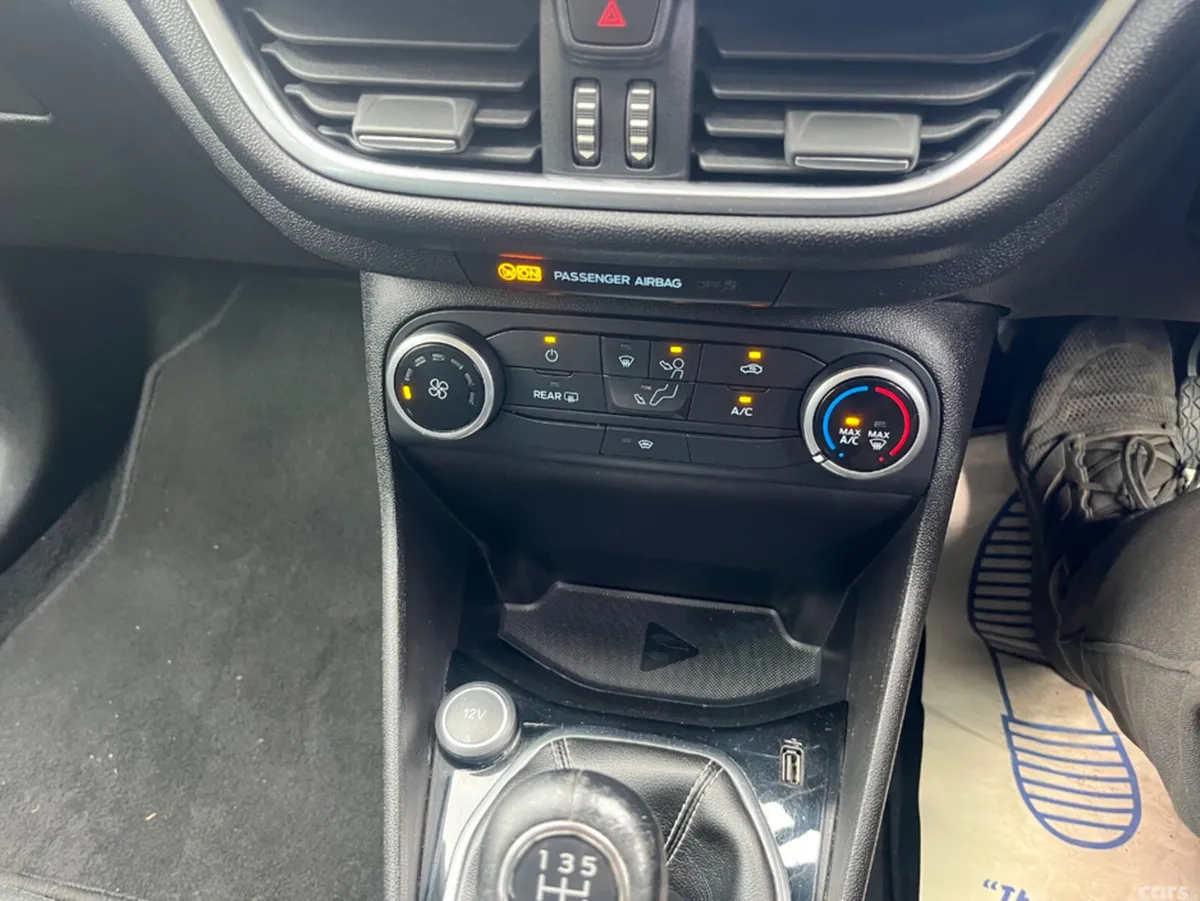Ford Fiesta Hatchback, Petrol, 2017, Grey