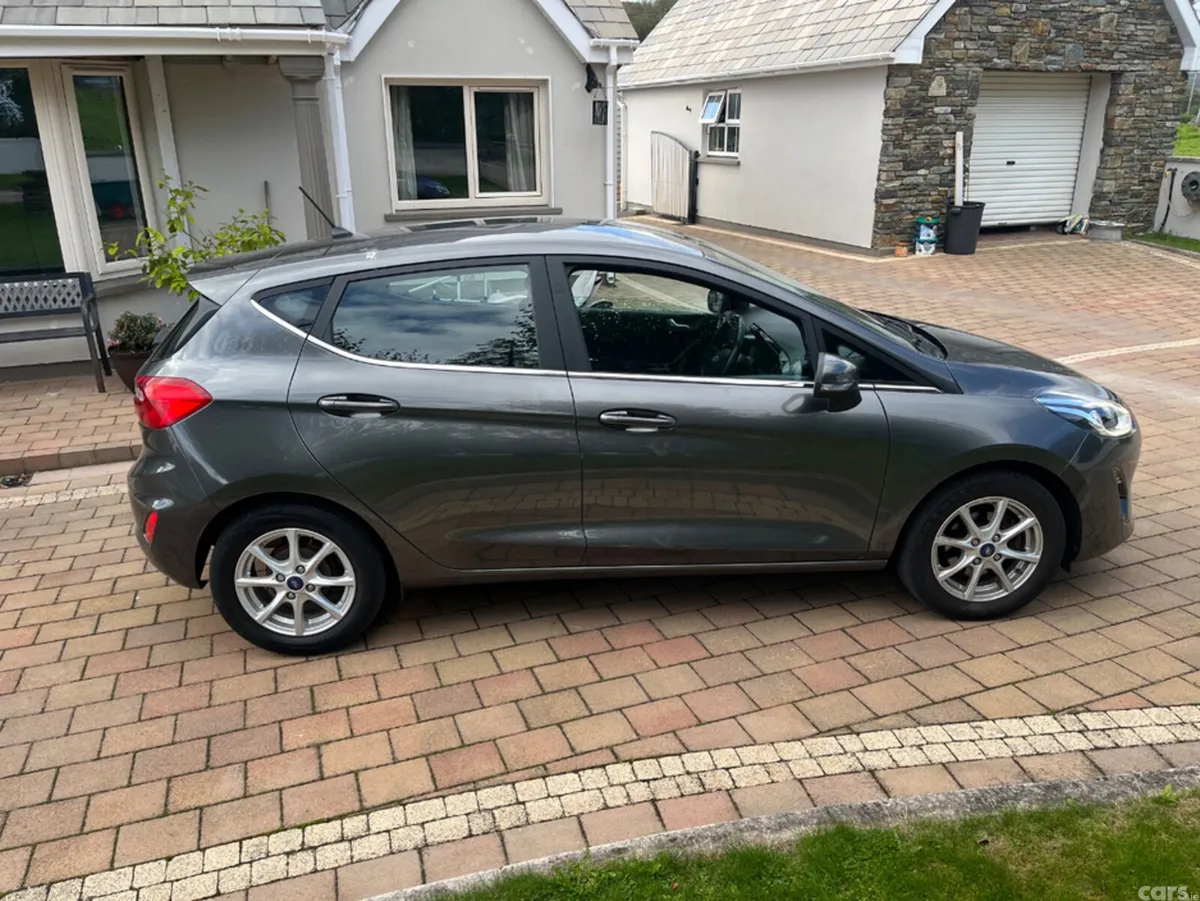 Ford Fiesta Hatchback, Petrol, 2017, Grey