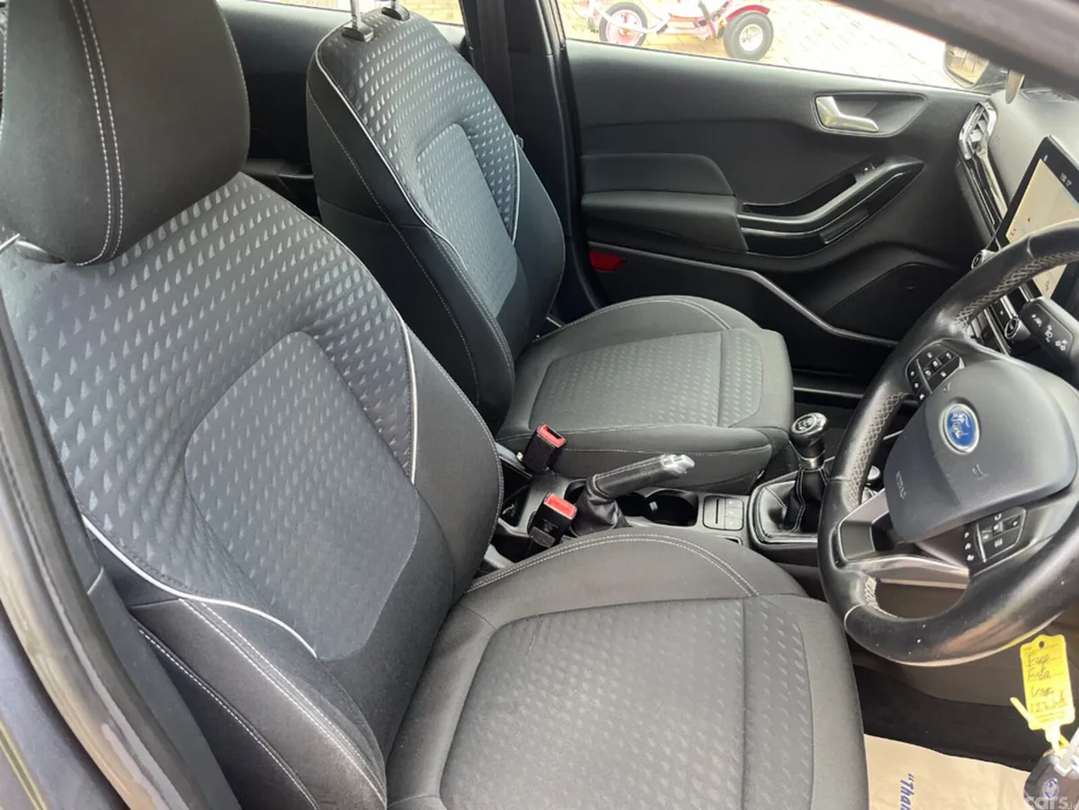 Ford Fiesta Hatchback, Petrol, 2017, Grey