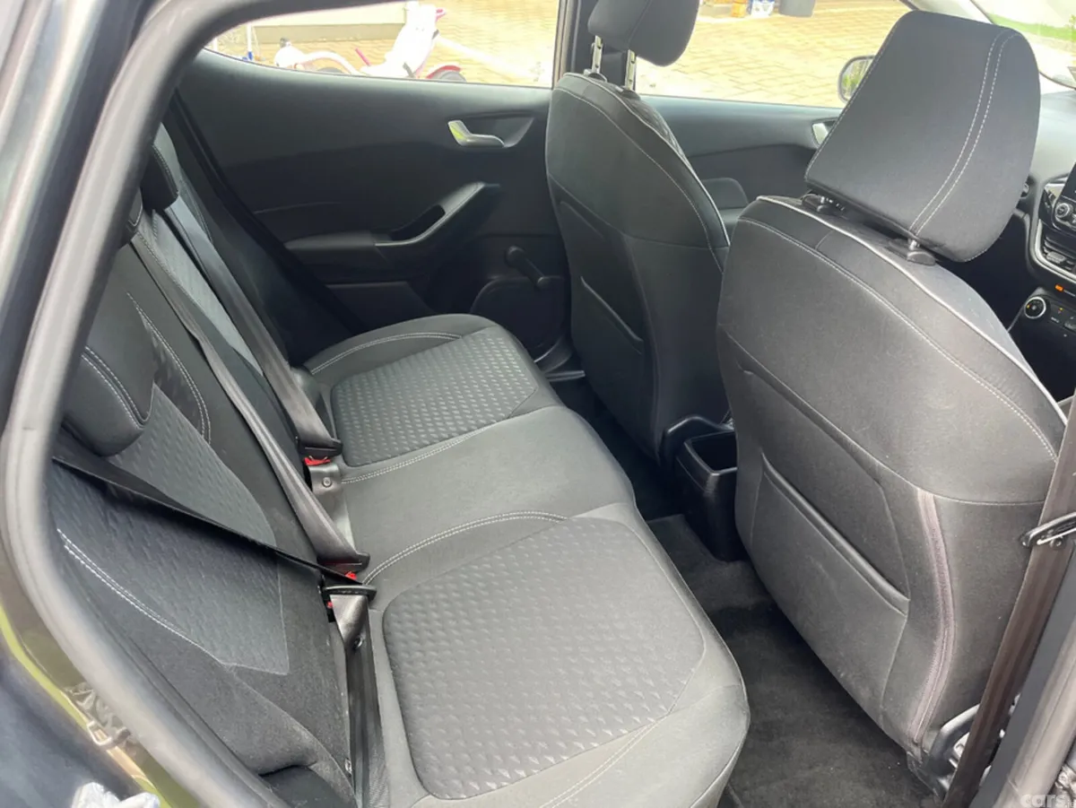 Ford Fiesta Hatchback, Petrol, 2017, Grey