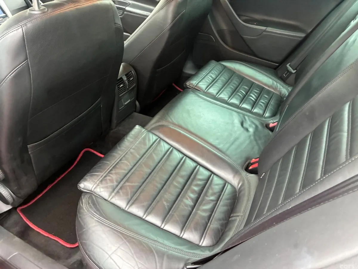 Volkswagen Passat Saloon, Petrol, 2010, Red