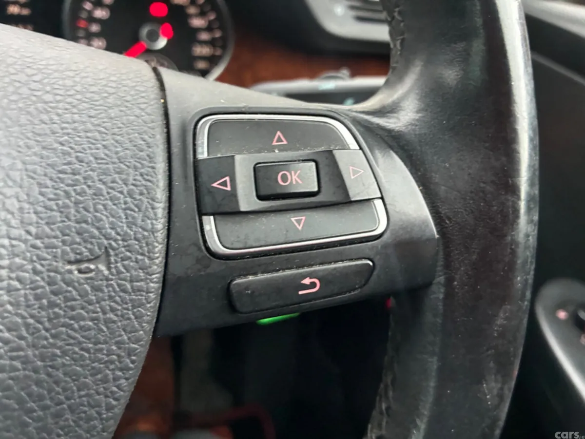 Volkswagen Passat Saloon, Petrol, 2010, Red