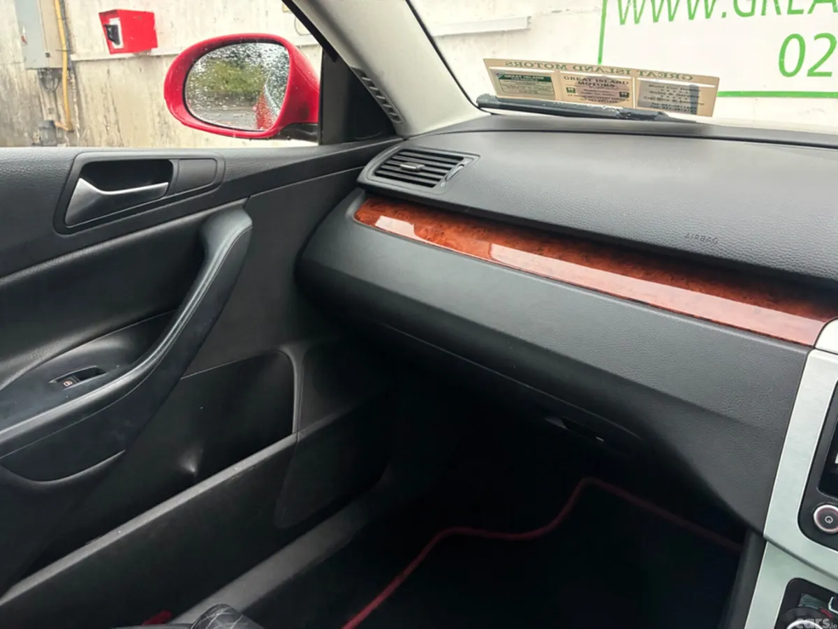 Volkswagen Passat Saloon, Petrol, 2010, Red