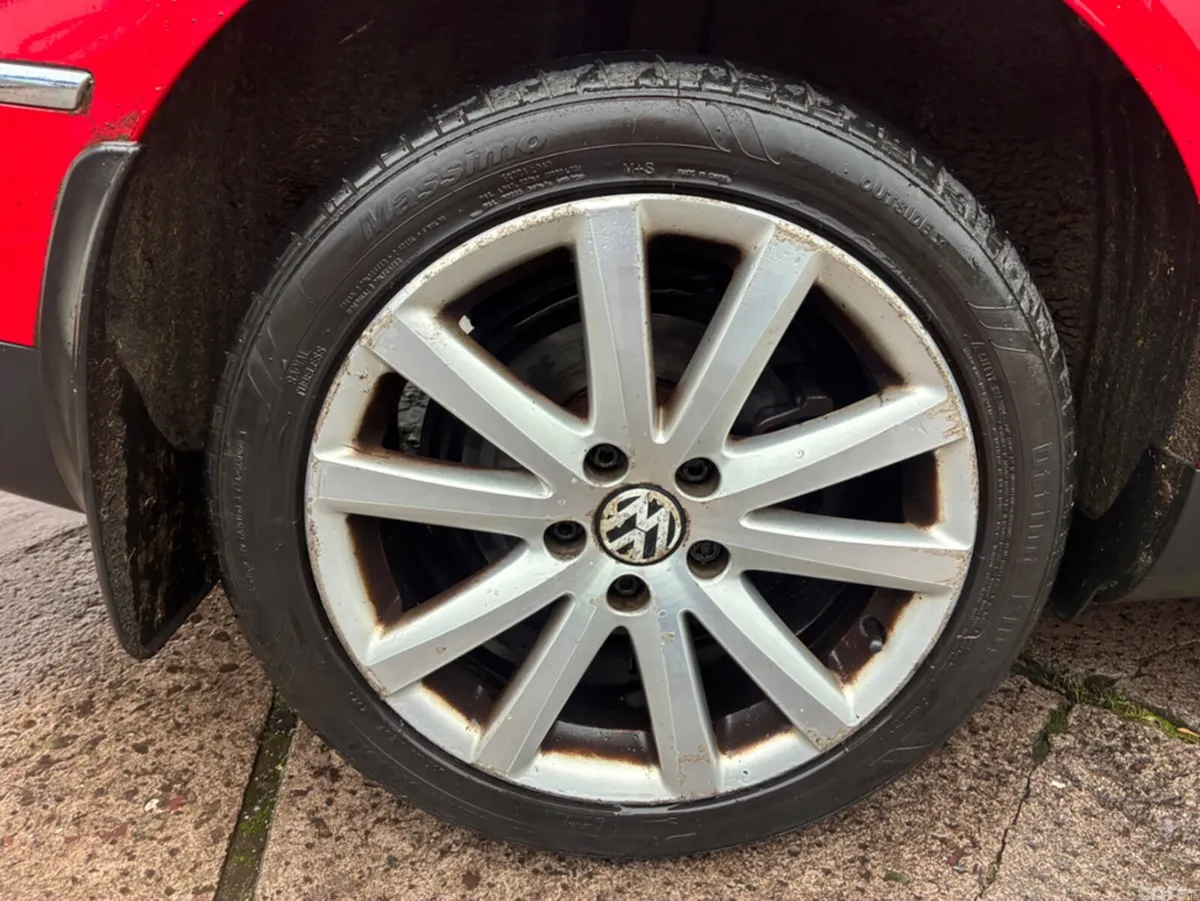 Volkswagen Passat Saloon, Petrol, 2010, Red