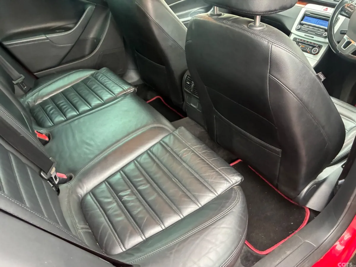 Volkswagen Passat Saloon, Petrol, 2010, Red