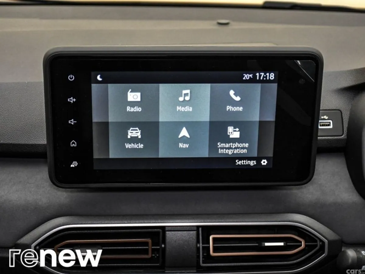 Dacia Sandero Stepway SUV, Petrol, 2024, Beige