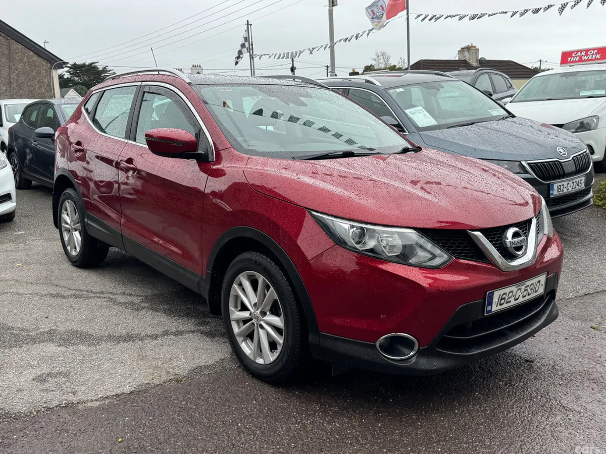 Nissan Qashqai Hatchback, Diesel, 2016, Red