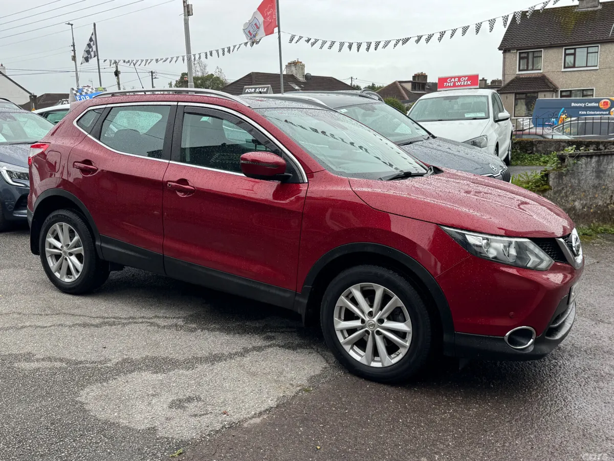 Nissan Qashqai Hatchback, Diesel, 2016, Red