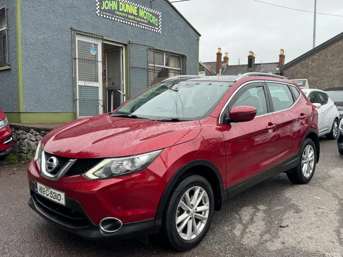 Nissan Qashqai Hatchback, Diesel, 2016, Red