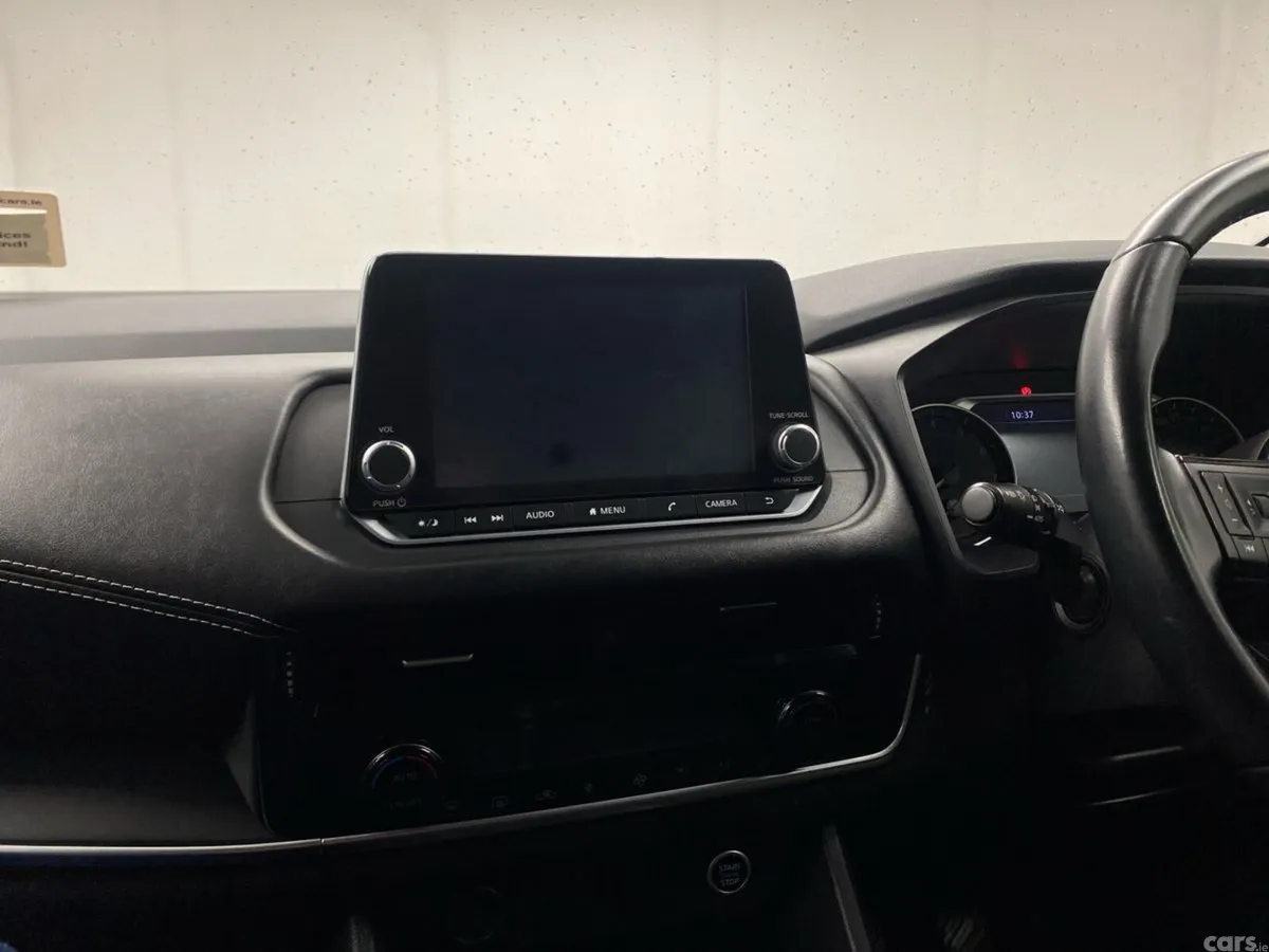 Nissan Qashqai MPV, Petrol, 2021, Red