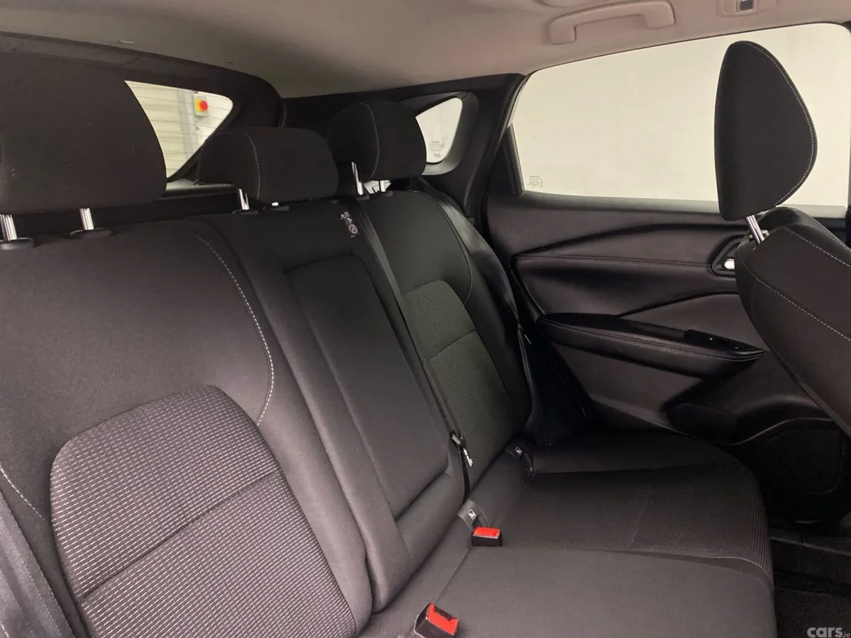 Nissan Qashqai MPV, Petrol, 2021, Red