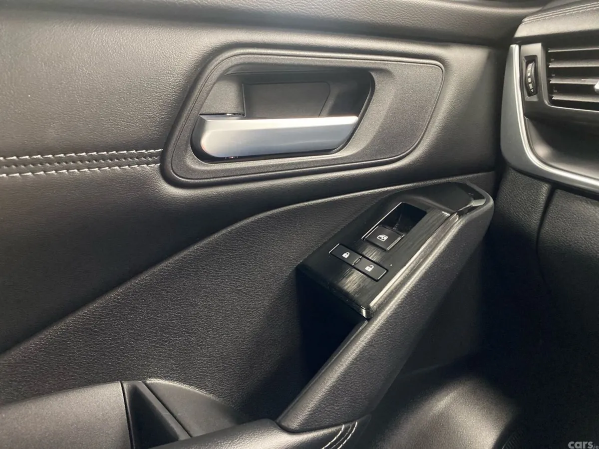 Nissan Qashqai MPV, Petrol, 2021, Red