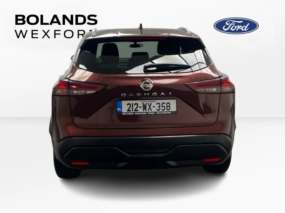 Nissan Qashqai MPV, Petrol, 2021, Red