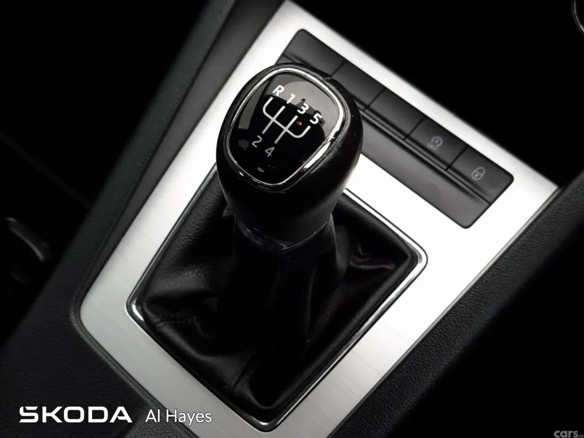 Skoda Octavia Saloon, Diesel, 2019, Black