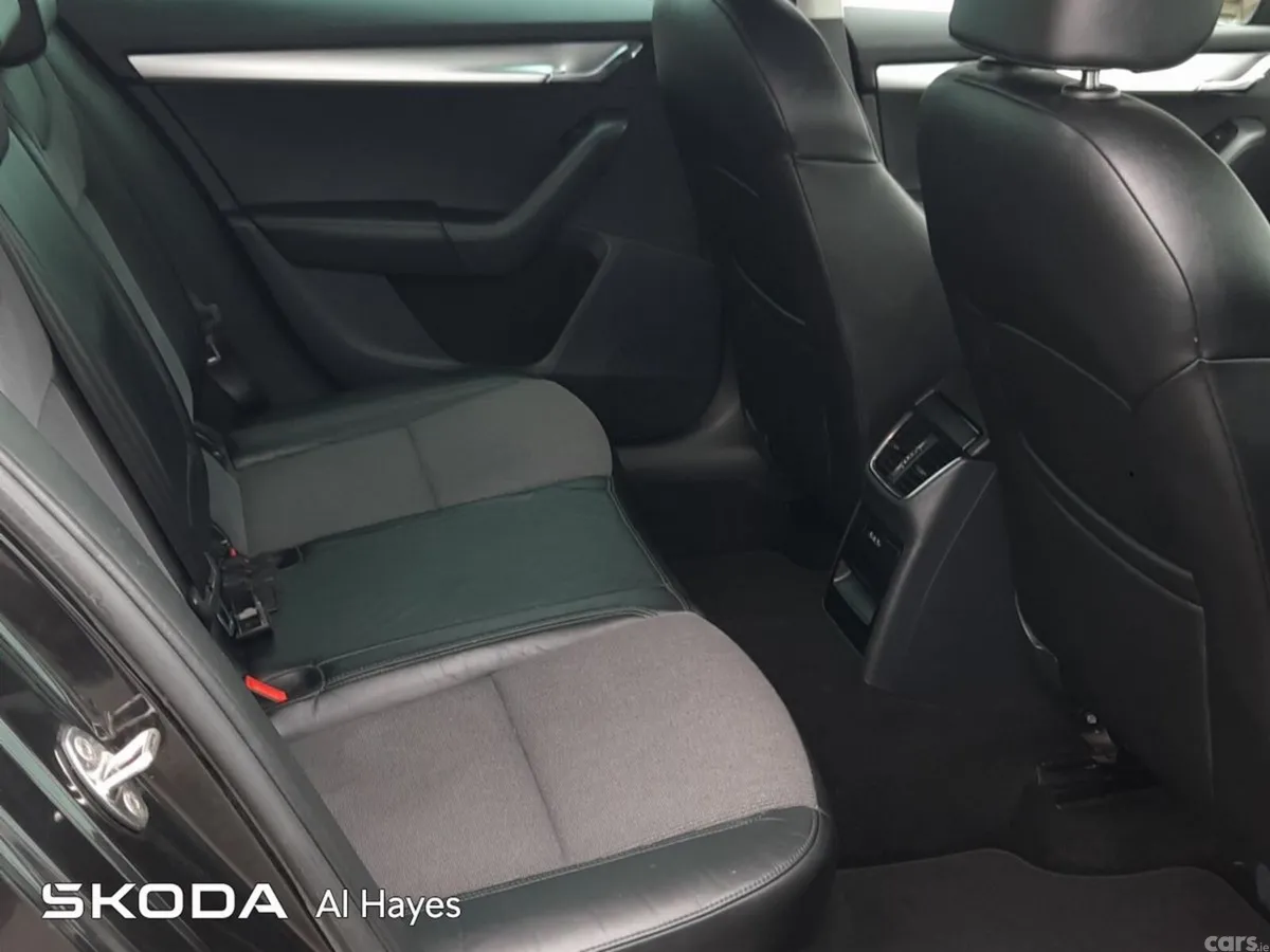 Skoda Octavia Saloon, Diesel, 2019, Black