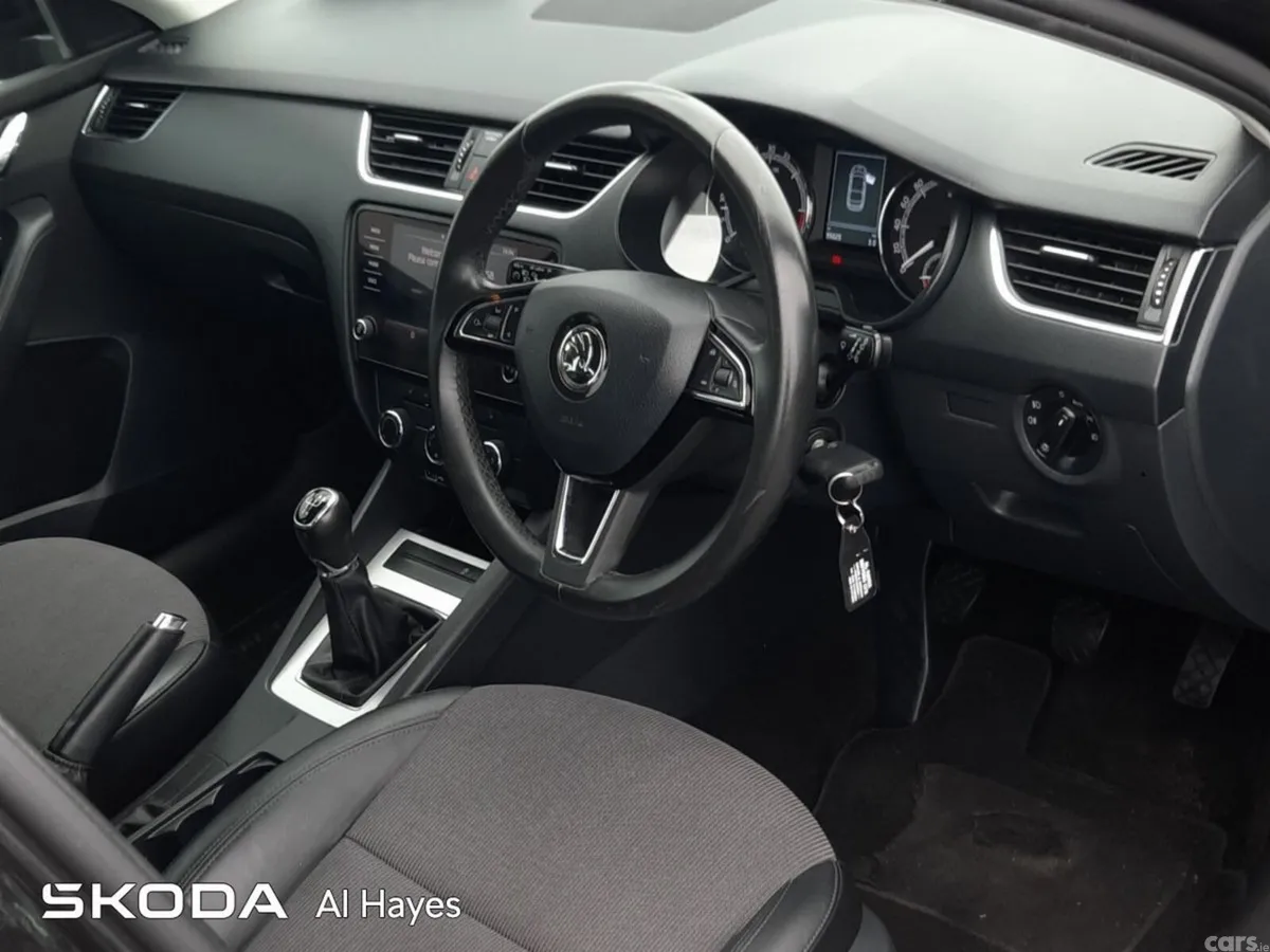 Skoda Octavia Saloon, Diesel, 2019, Black