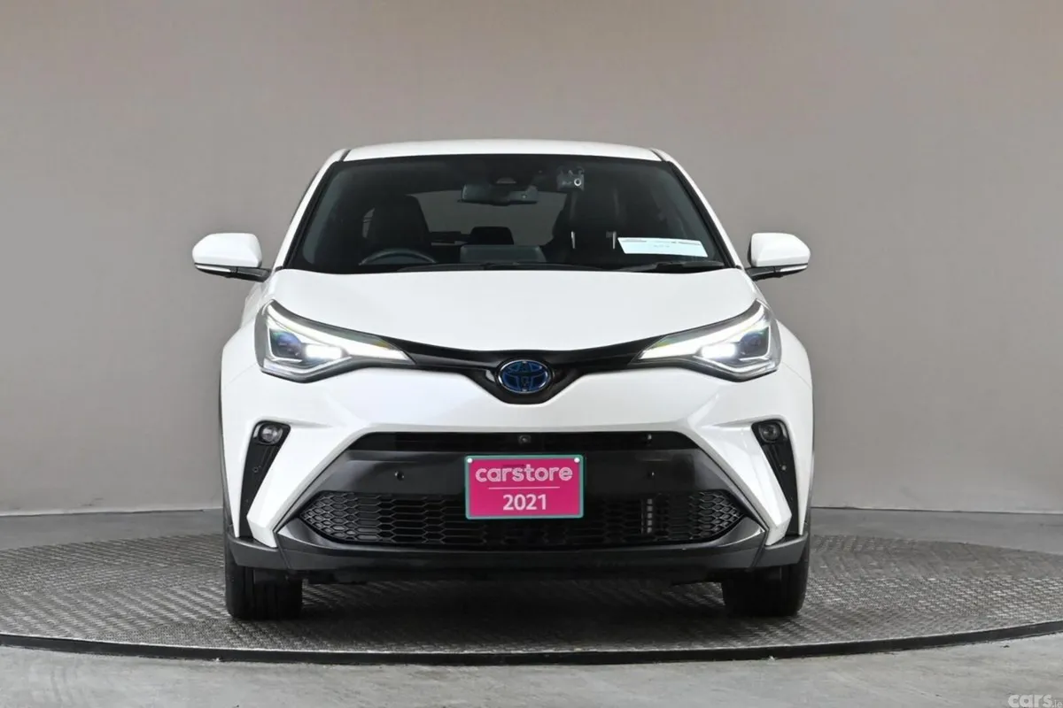Toyota C-HR SUV, Petrol Hybrid, 2021, White