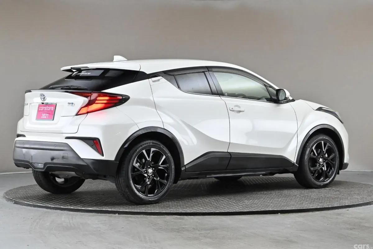 Toyota C-HR SUV, Petrol Hybrid, 2021, White