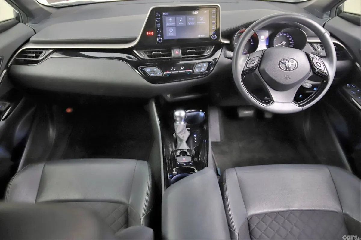 Toyota C-HR SUV, Petrol Hybrid, 2021, White