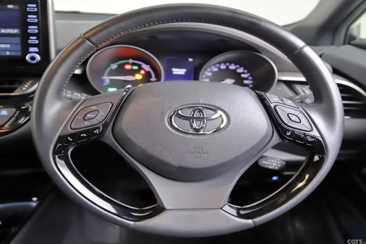 Toyota C-HR SUV, Petrol Hybrid, 2021, White