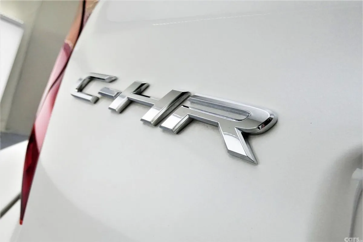 Toyota C-HR SUV, Petrol Hybrid, 2021, White