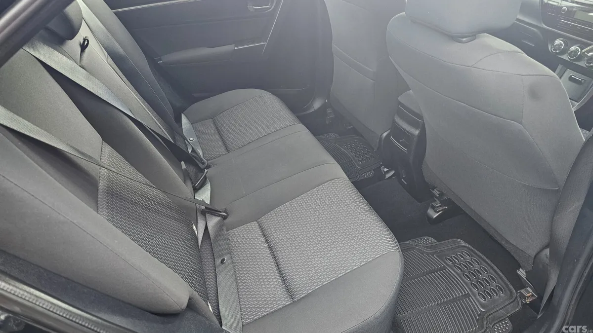 Toyota Corolla Saloon, Diesel, 2015, Black