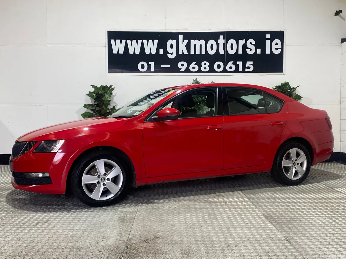 Skoda Octavia Saloon, Diesel, 2018, Red