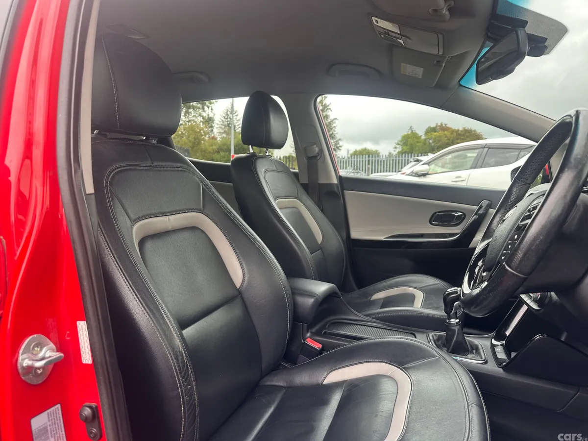 Kia Ceed Hatchback, Diesel, 2016, Red