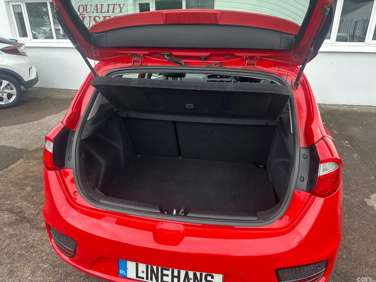 Kia Ceed Hatchback, Diesel, 2016, Red