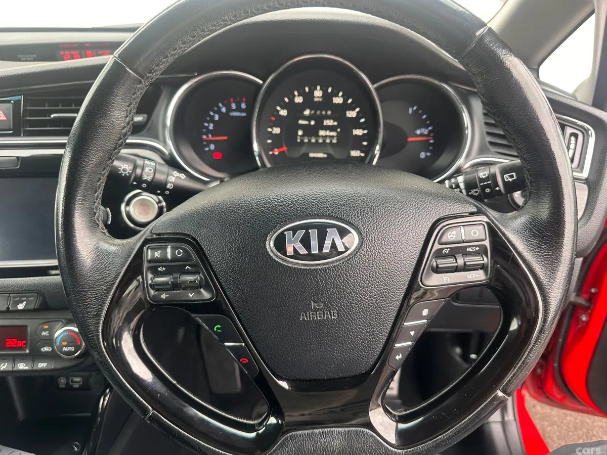 Kia Ceed Hatchback, Diesel, 2016, Red