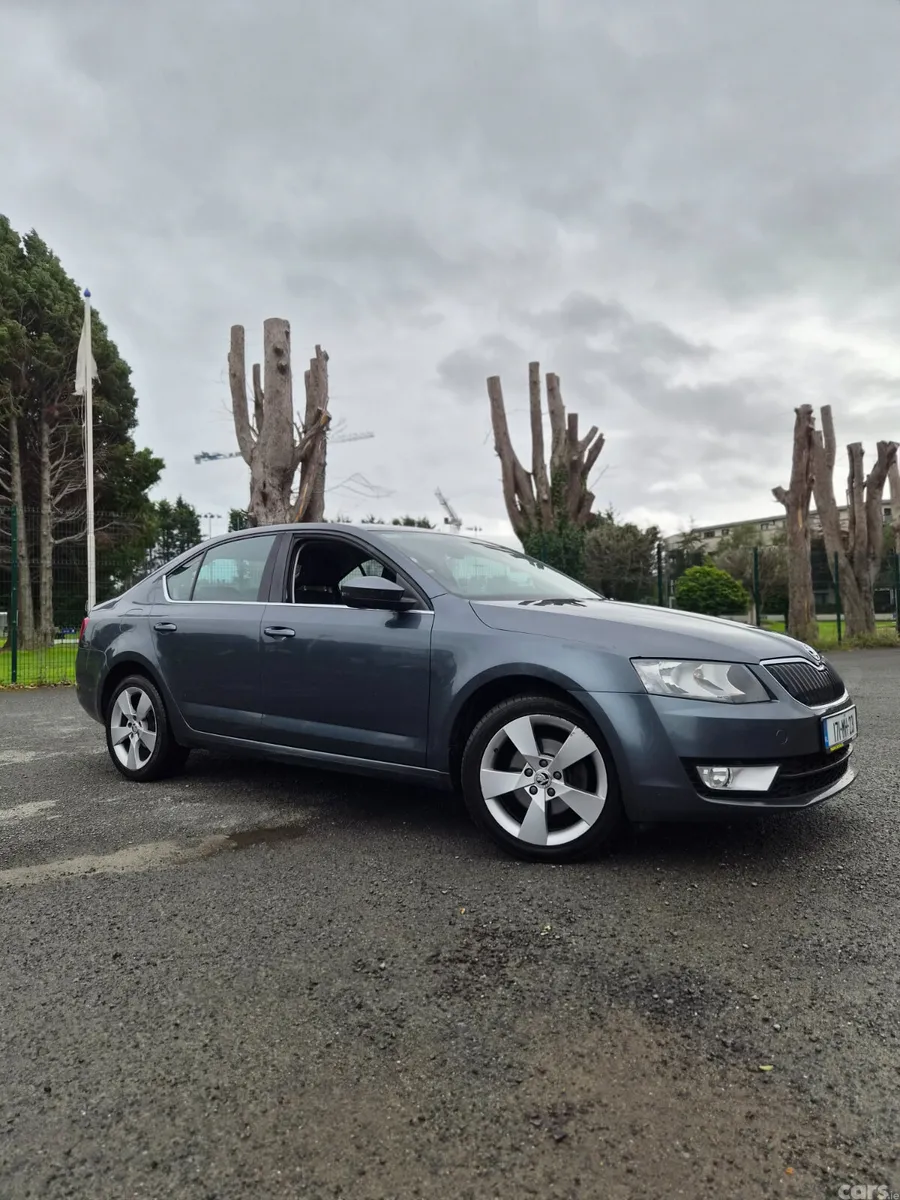 Skoda Octavia Saloon, Diesel, 2017, Grey