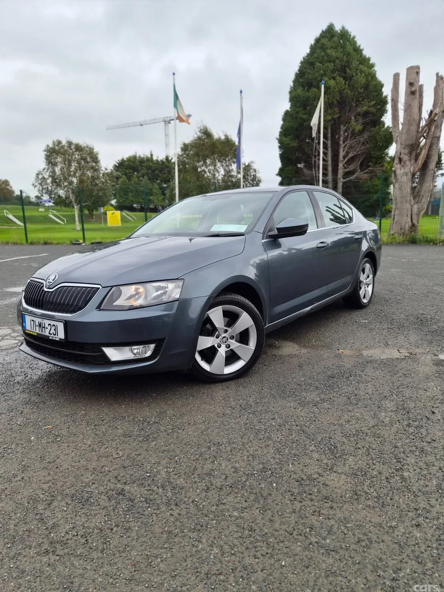 Skoda Octavia Saloon, Diesel, 2017, Grey